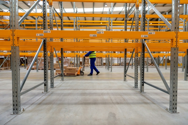 How Vertical Lifting Equipment Can Help Warehouse Bottlenecks